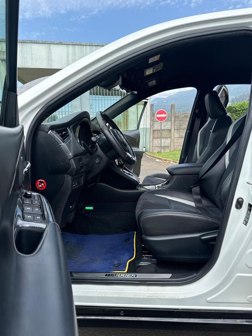 Toyota Harrier d’origine allemande à liquidé