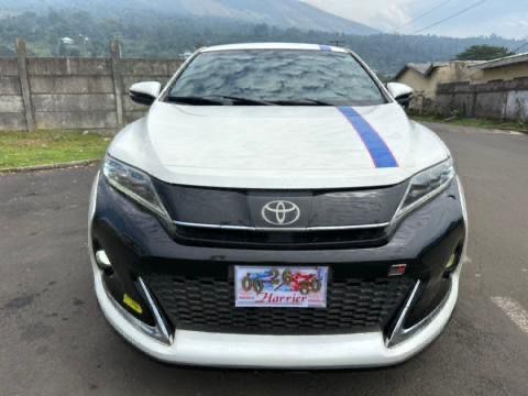Toyota Harrier d’origine allemande à liquidé