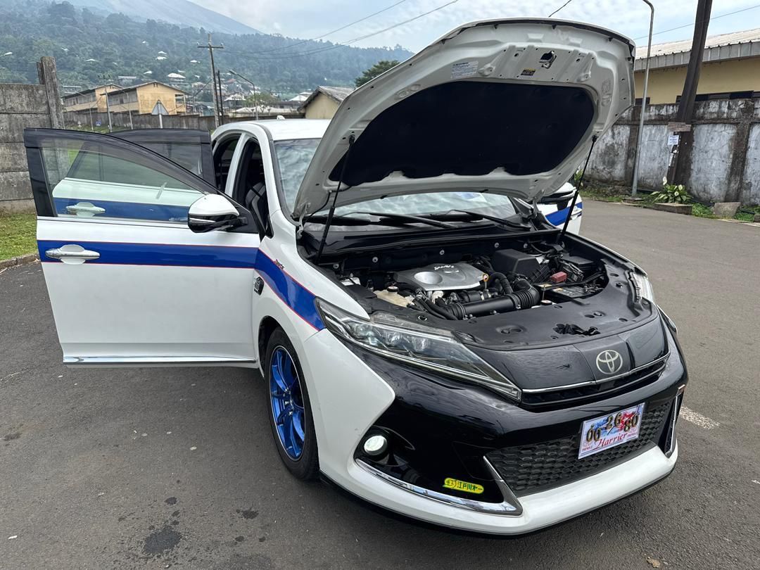 Toyota Harrier d’origine allemande à liquidé